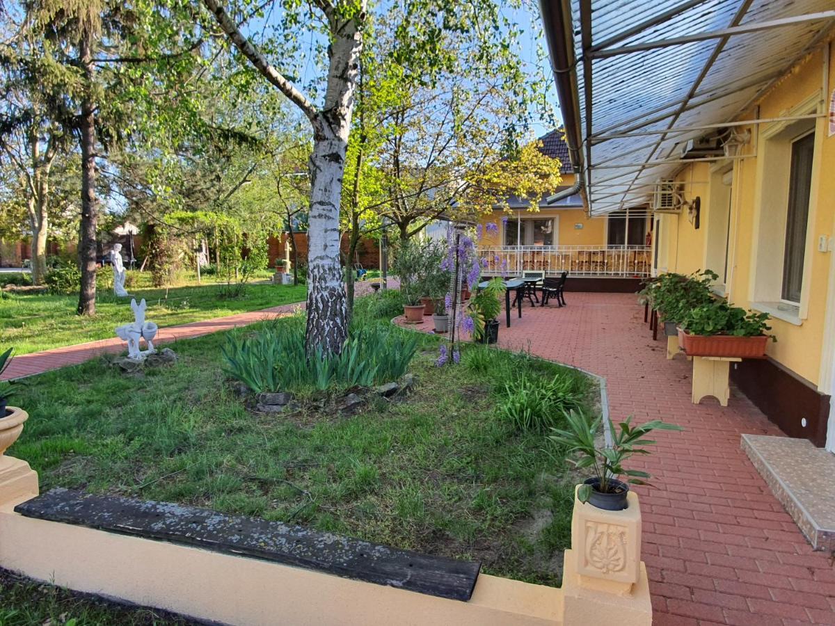 Platan Szallashely Hotel Sándorfalva Exterior photo